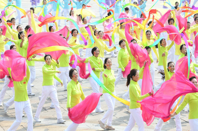 在天安门跳舞的老人们