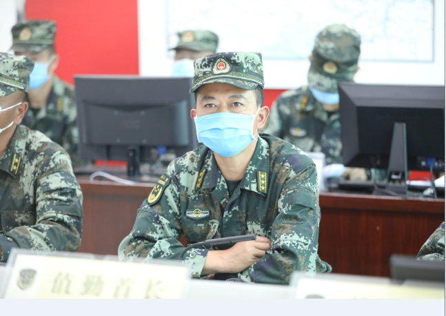 李华斌支队长定下决心. 马亮志摄杨宪政委提要求.