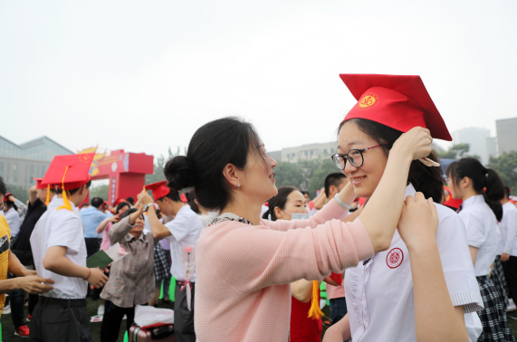 永川中学开展高2022级"十八而志,志在家国"成人礼活动