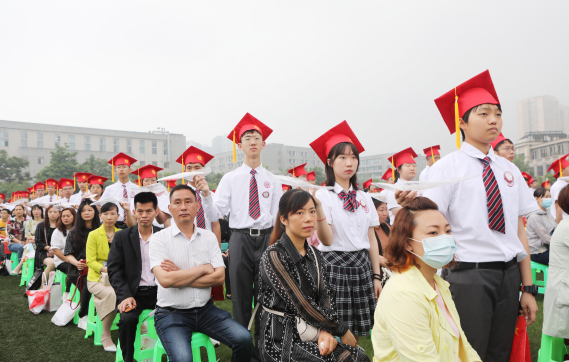 永川中学开展高2022级"十八而志,志在家国"成人礼活动