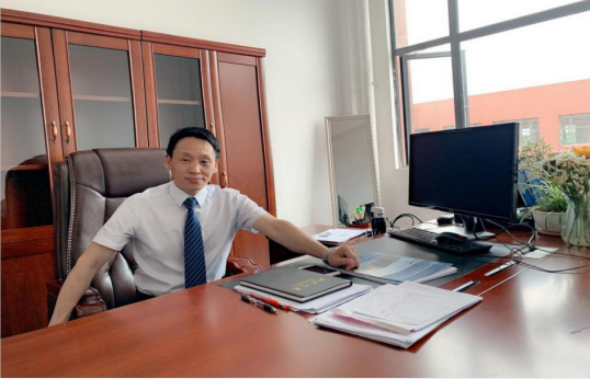 沈亚华一个热爱文学的教育工作者