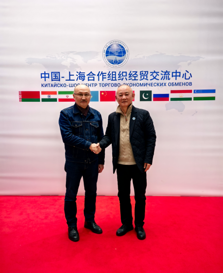 穆拉特别克.阿泽姆巴基耶夫到访中国—上海合作组织经贸交流中心