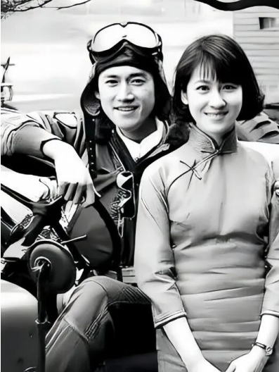 ��սӢ����Ů��ѧ����ѳ